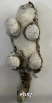 Animal en peluche réaliste et articulable en forme de chat à moitié en fourrure, fabriqué par les frères Skitzis SA.