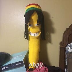 Rasta, la peluche de banane douce et confortable de 30 pouces